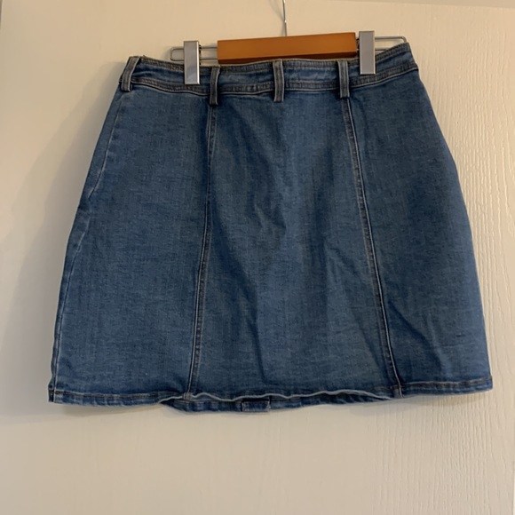 Brand new mini denim skirt - Picture 3 of 3